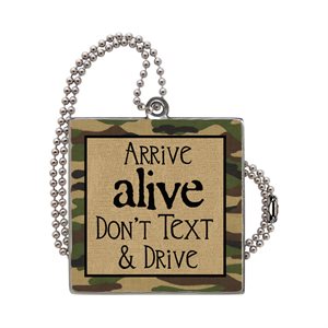 Breloque pour auto camo «Arrive Alive», métal, 6 cm, Anglais